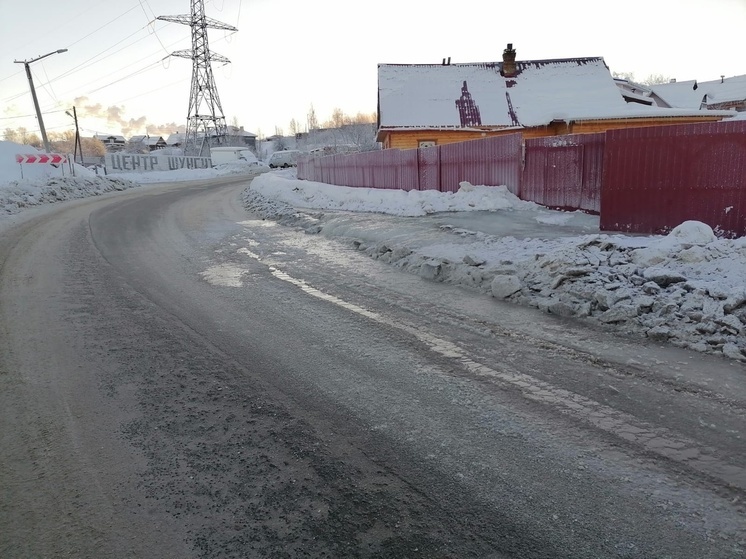 Жители района Петрозаводска пожаловались на гололед и напомнили, что они тоже люди