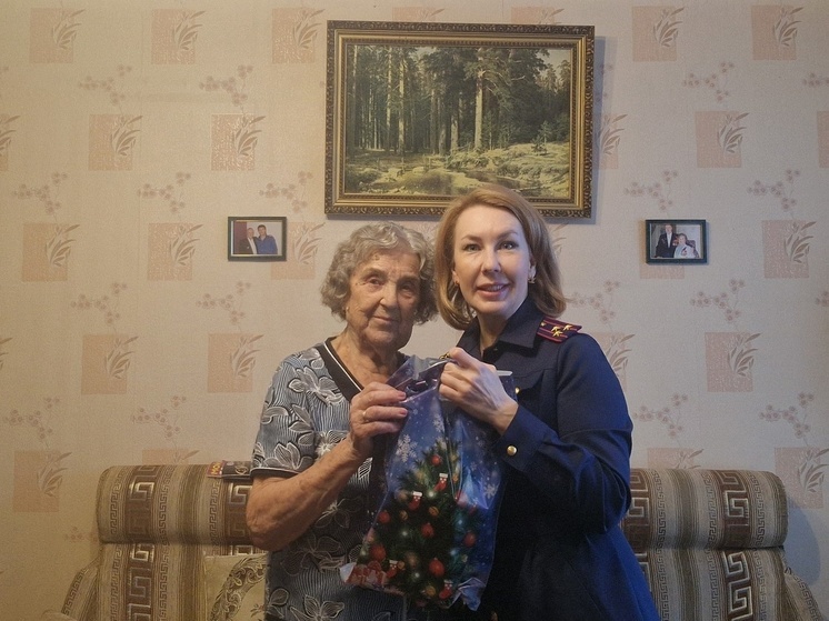 В Архангельске поздравили 95-летнюю труженицу тыла