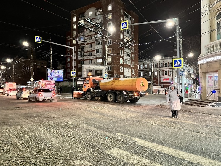 На ночь в Саратове кордоны полиции перегораживали улицу Московскую