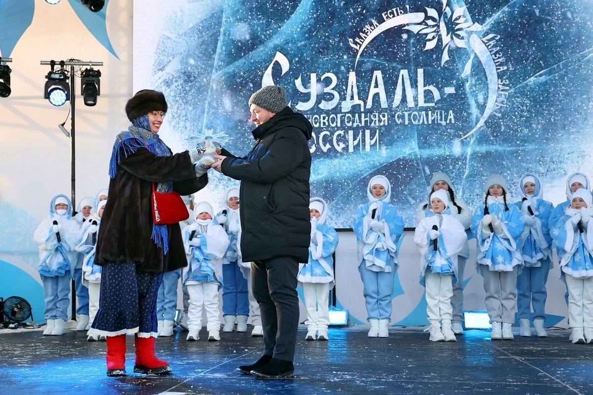 Суздаль передал символ новогодней столицы России Кирову