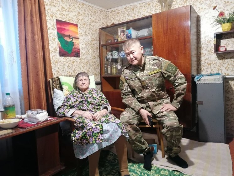 На Херсонщине офицеры Следкома поздравили ветеранов с Новым годом и Рождеством