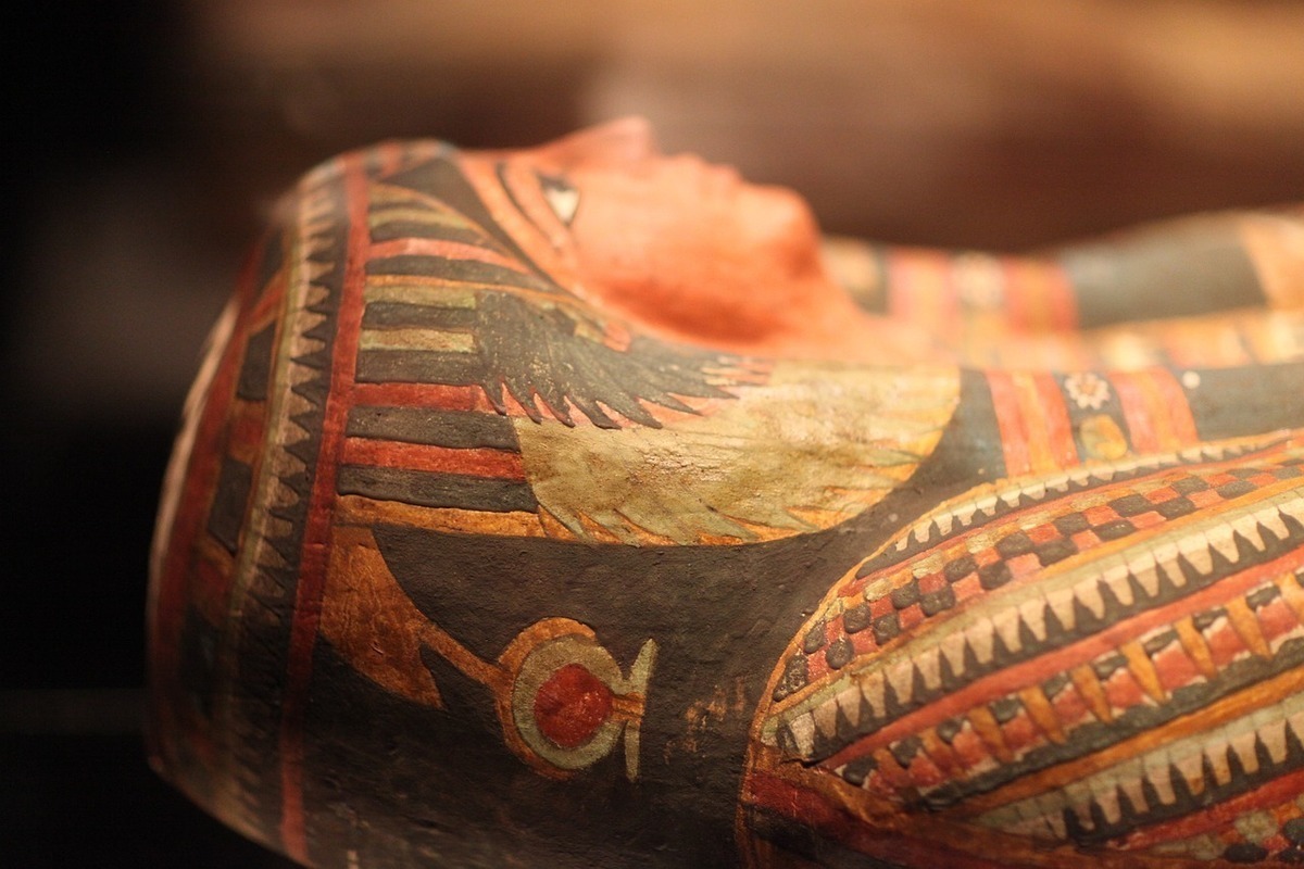В Египте обнаружили древнее захоронение мумий с золотыми языками