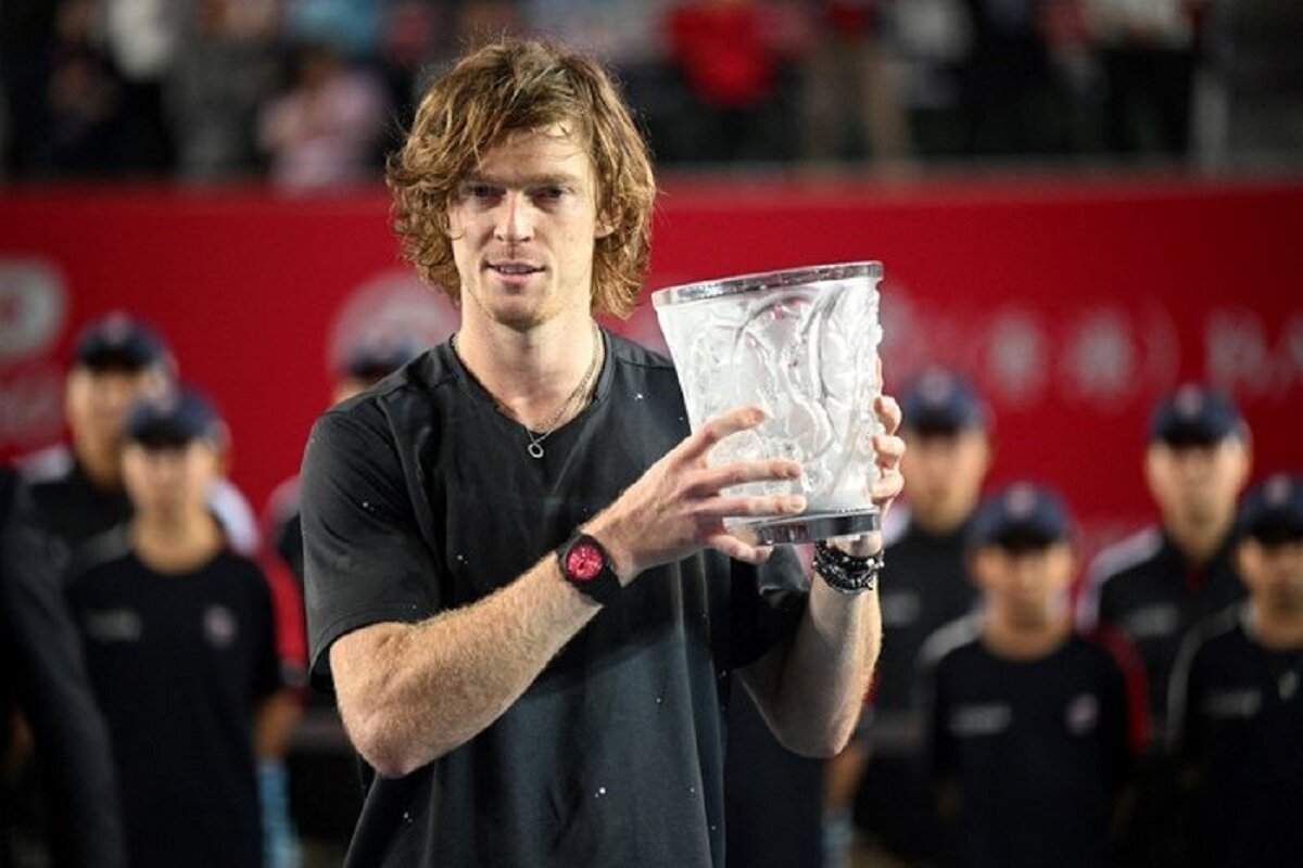 Российский теннисист завоевал 15-й титул в карьере на турнире ATP в Гонконге.