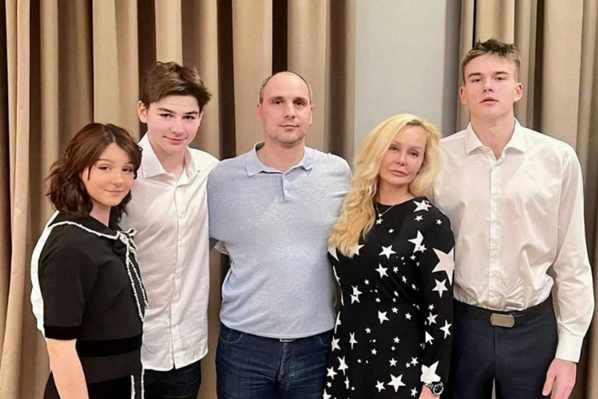 Губернатор Оренбургской области Денис Паслер в Рождество поделился теплой семейной фотографией