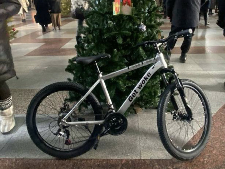 Мирхайдаров подарил велосипед 10-летнему мальчику на Рождество в Забайкалье