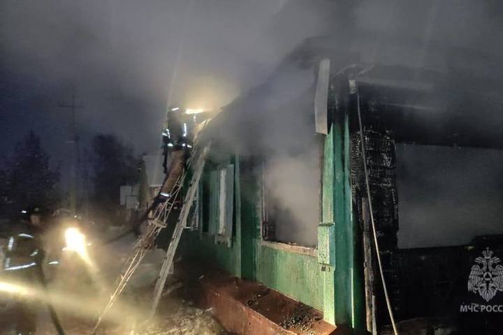 В Бугуруслане два человека стали жертвами сильного пожара