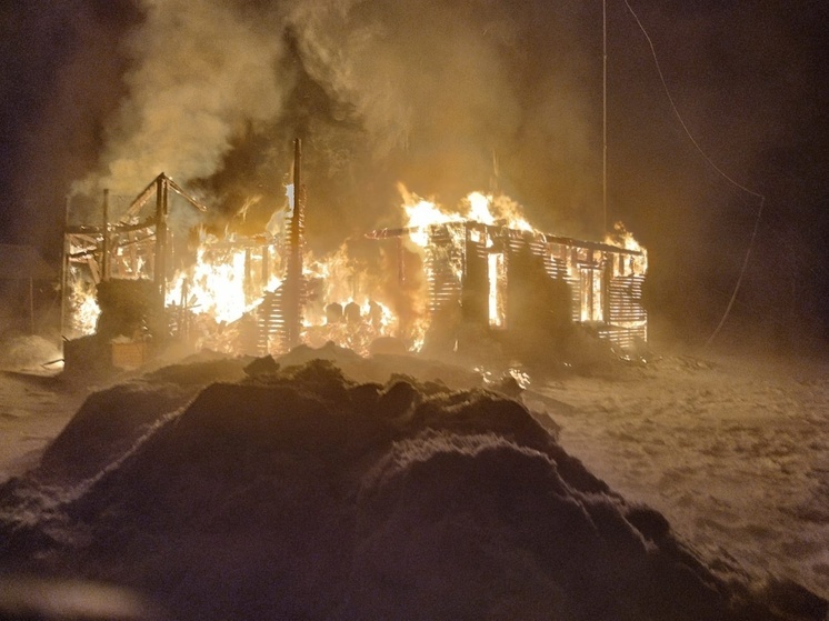 Пожар произошел на турбазе в Карелии