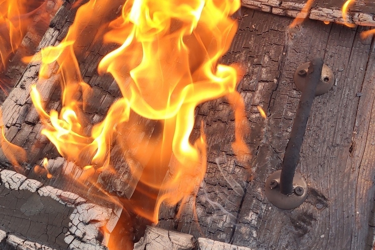 В Тверской области загорелся дом, в котором проживала многодетная семья