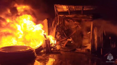 В Петербурге сгорел склад с полиэтиленом: видео тушения