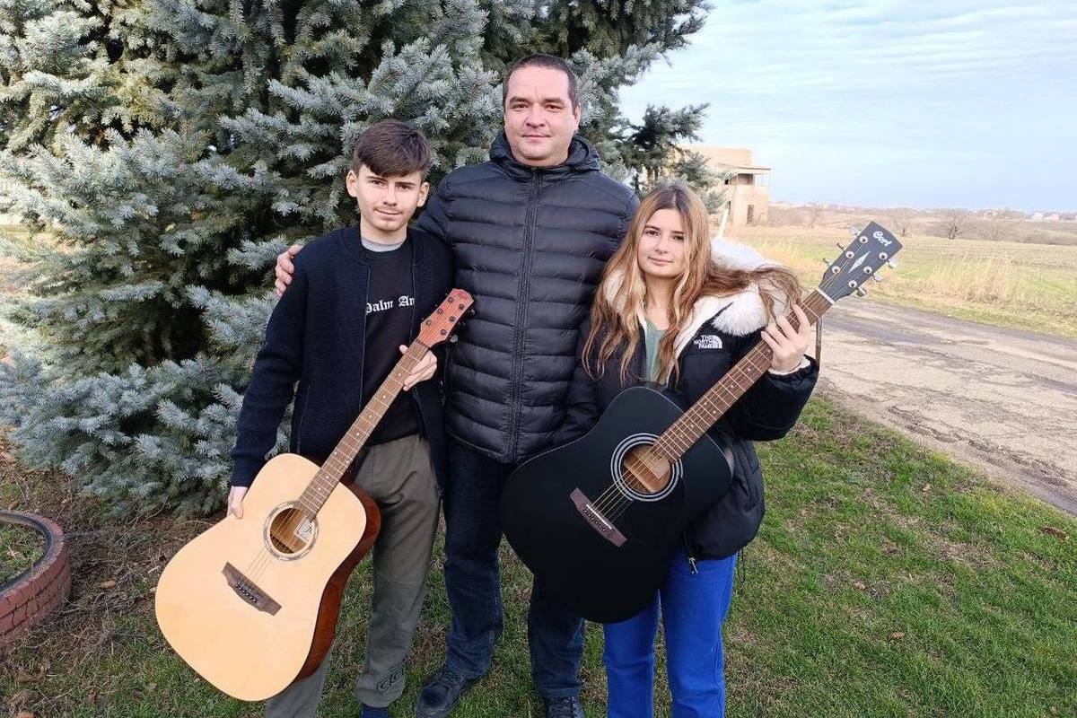 Мелитопольский депутат исполнил мечты детей из села Спасское на Запорожье