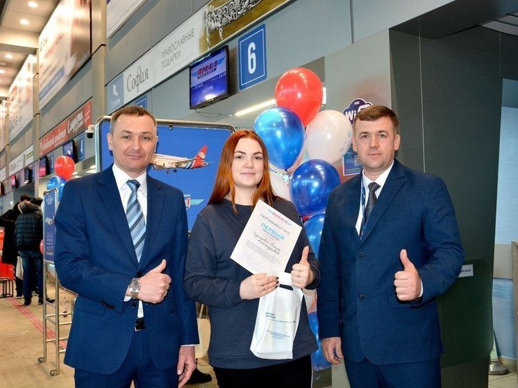 В ЯНАО наградили первого покупателя билета на новый авиарейс из Надыма в Омск