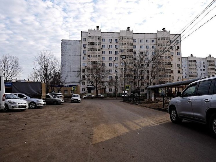 В Астрахани привели в порядок подъезд к строящемуся детсаду