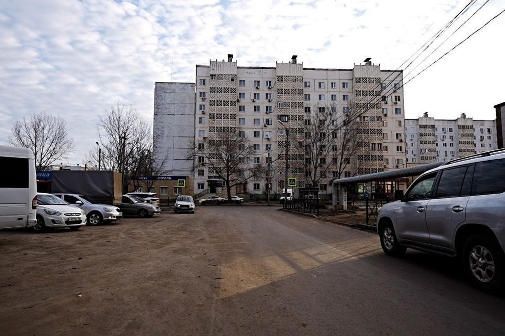 В Астрахани привели в порядок подъезд к строящемуся детсаду
