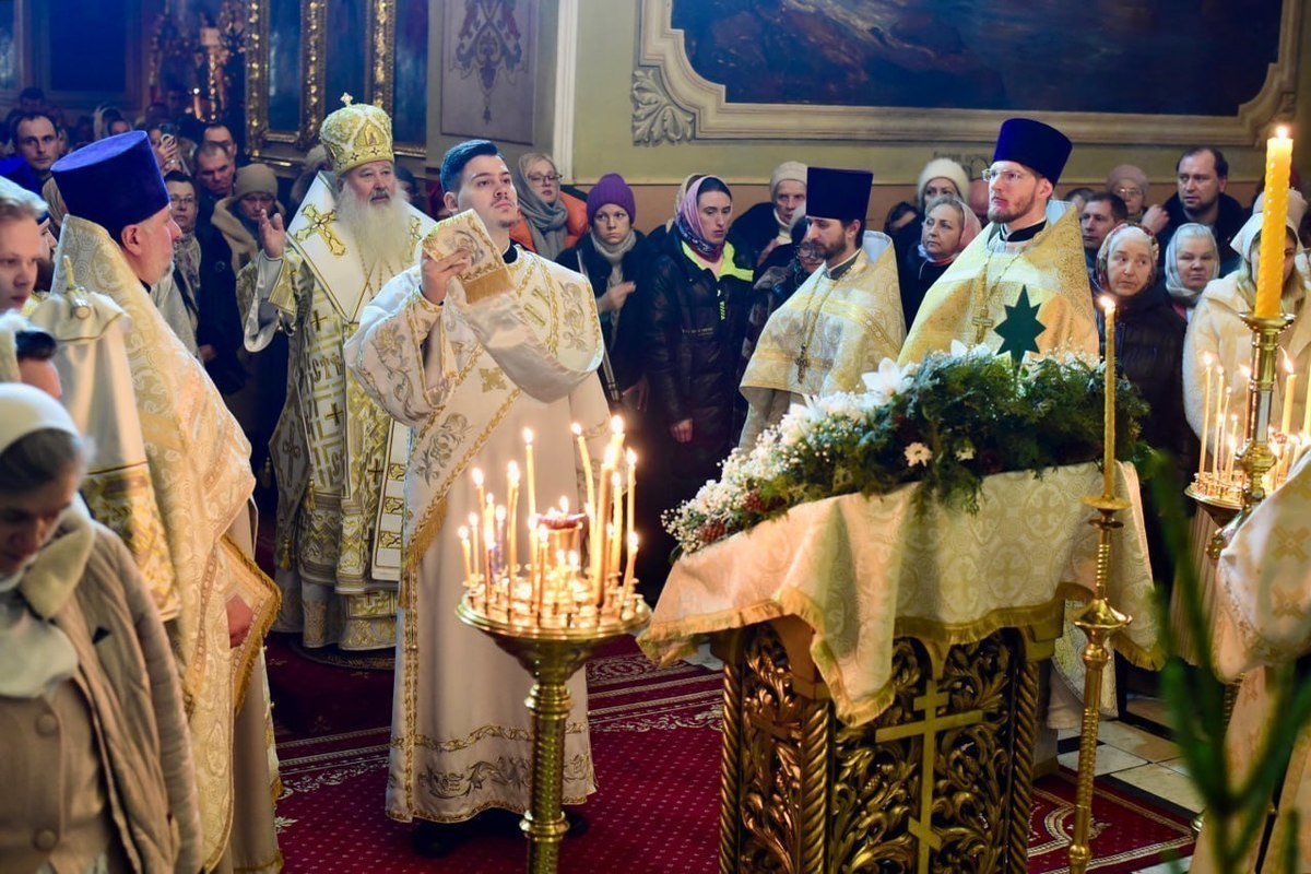 Митрополит Тихон возглавил Божественную литургию в кафедральном соборе Орла