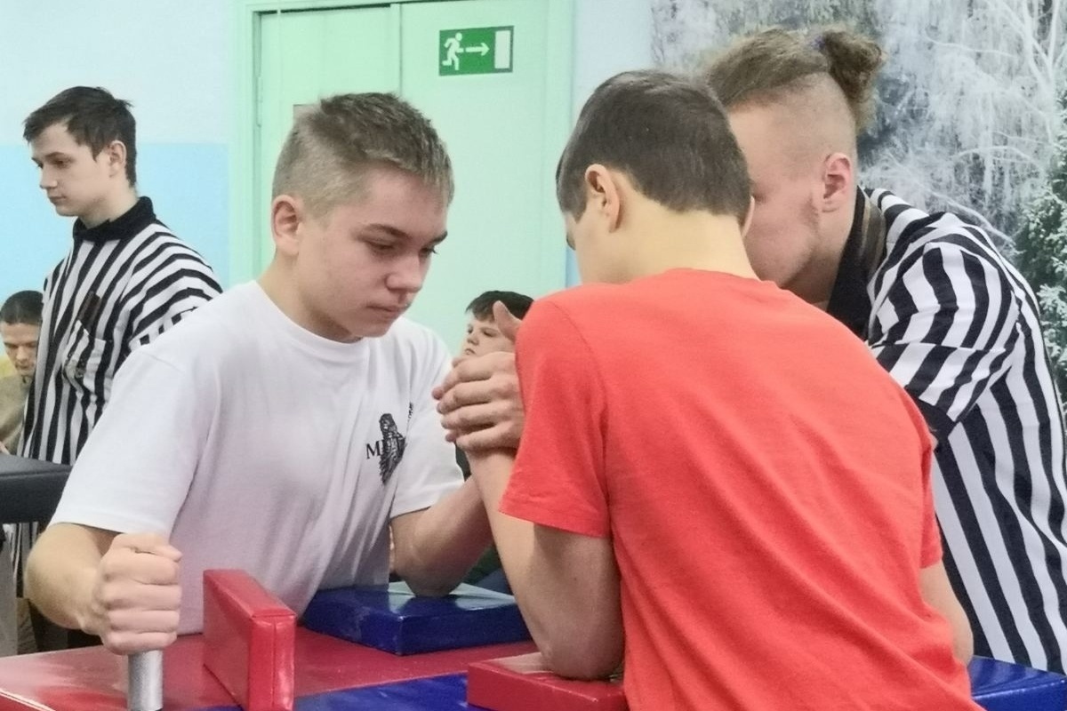 A Christmas arm wrestling tournament was held in Kostroma