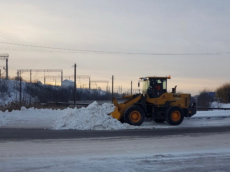 На расчистку дорог от снега в Курске вывели 32 единицы техники