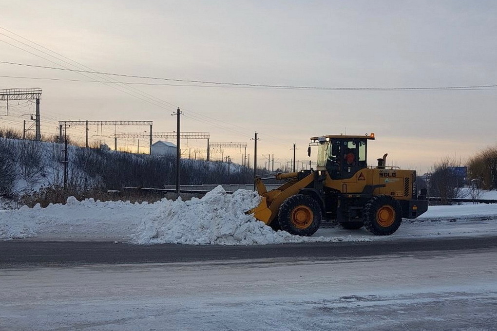На расчистку дорог от снега в Курске вывели 32 единицы техники