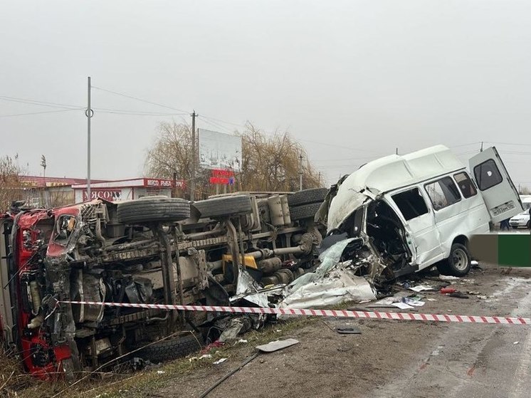 Семь человек погибли в ДТП пассажирской маршрутки с КАМАЗом на Ставрополье