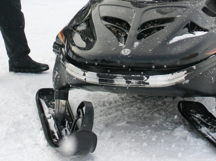 В Мурманской области погибли два туриста, попав под лавину на снегоходах