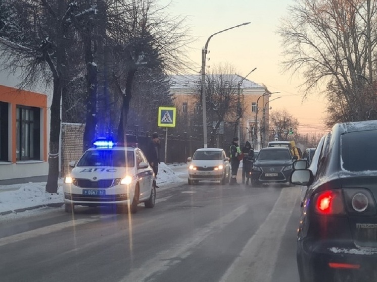8 января на улице Каширина в Рязани столкнулись Skoda и Lexus