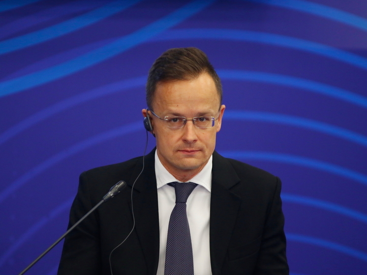 Глава МИД Сийярто: Венгрия рассчитывает на изменение политики Запада касательно Украине