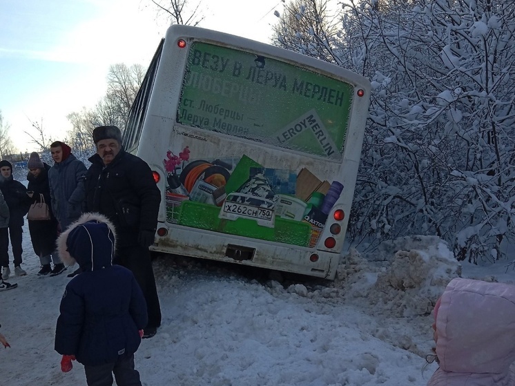 В Ярославской области автобус с пассажирами улетел в кювет