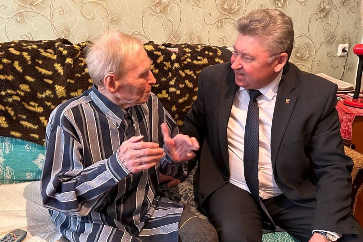 Алексей Анохин поздравил ветеранов Великой Отечественной войны