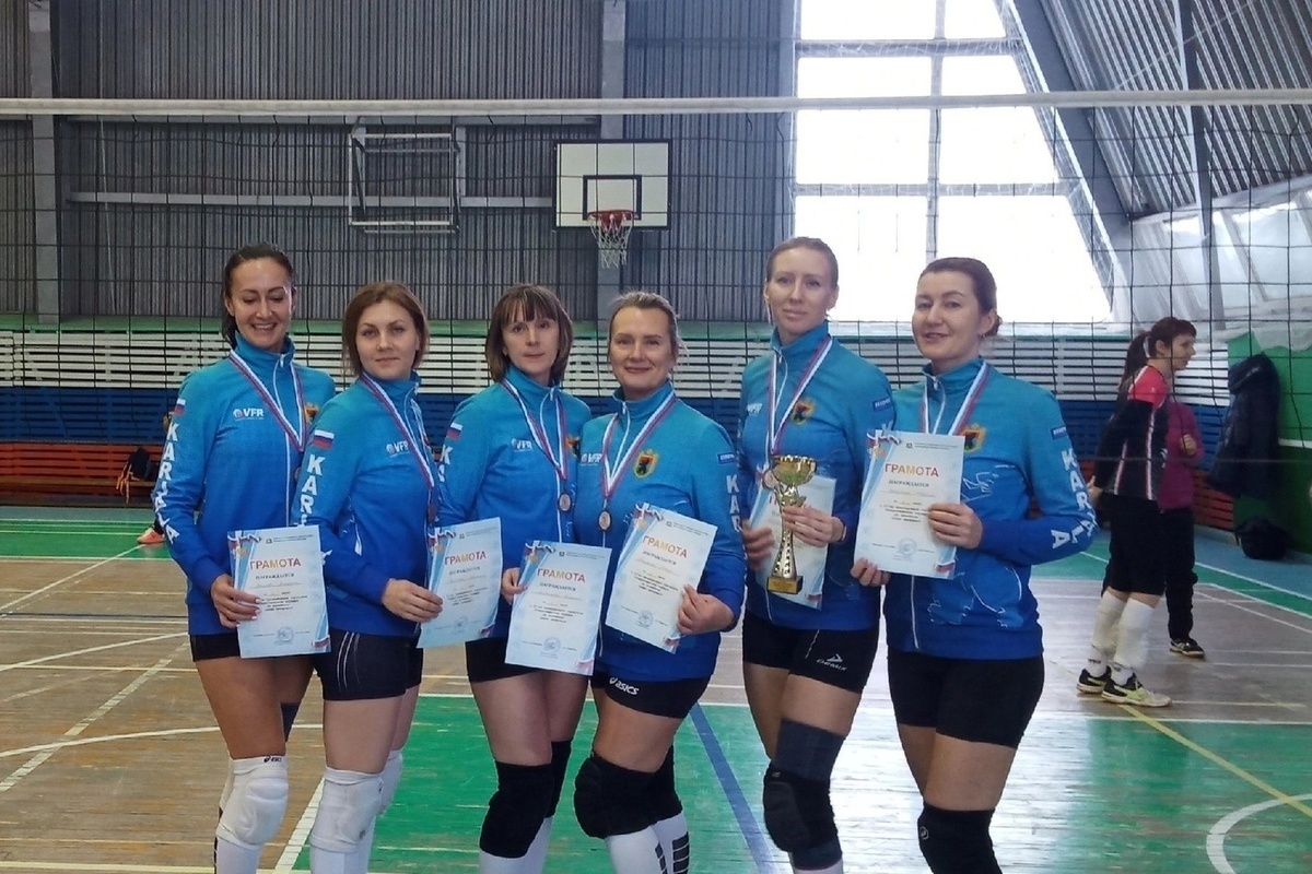 A Christmas volleyball tournament among veterans was held in Veliky Novgorod