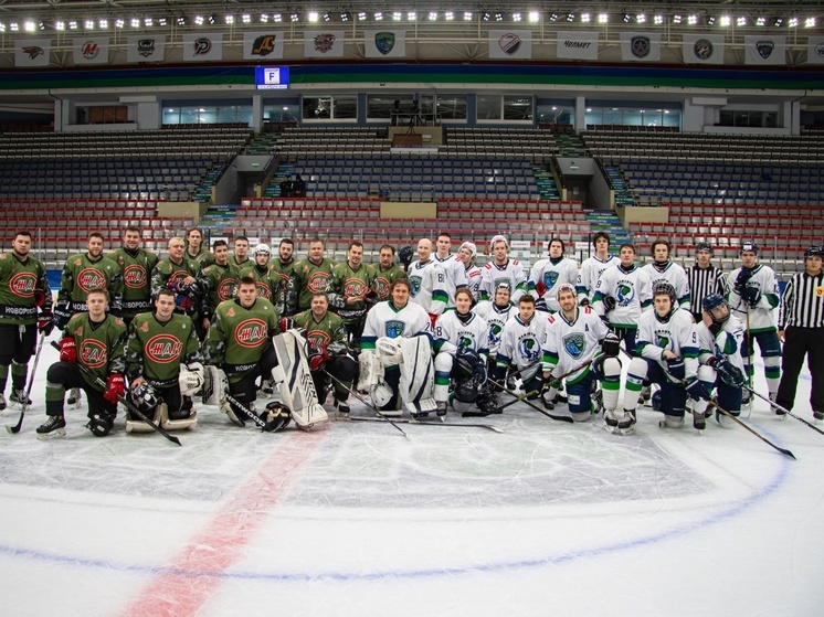 В Ханты-Мансийске прошел товарищеский матч хоккейного клуба «ДНР» и Югры