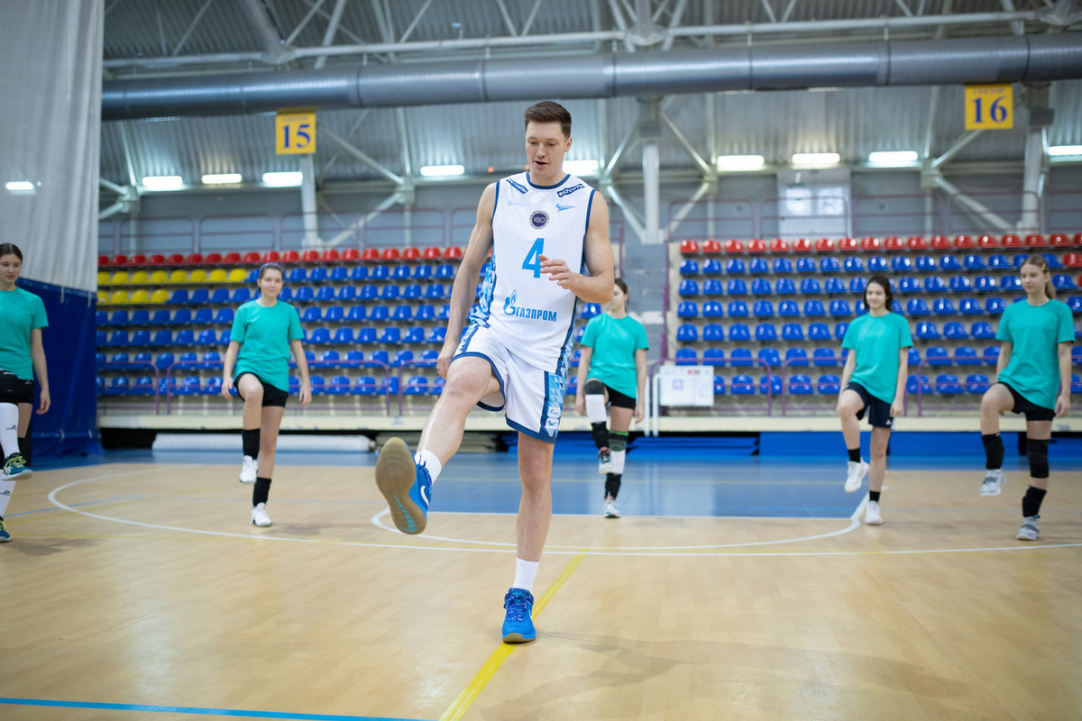 Заслуженный мастер спорта России Игорь Кобзарь провел в Сургуте мастер-класс для молодежи