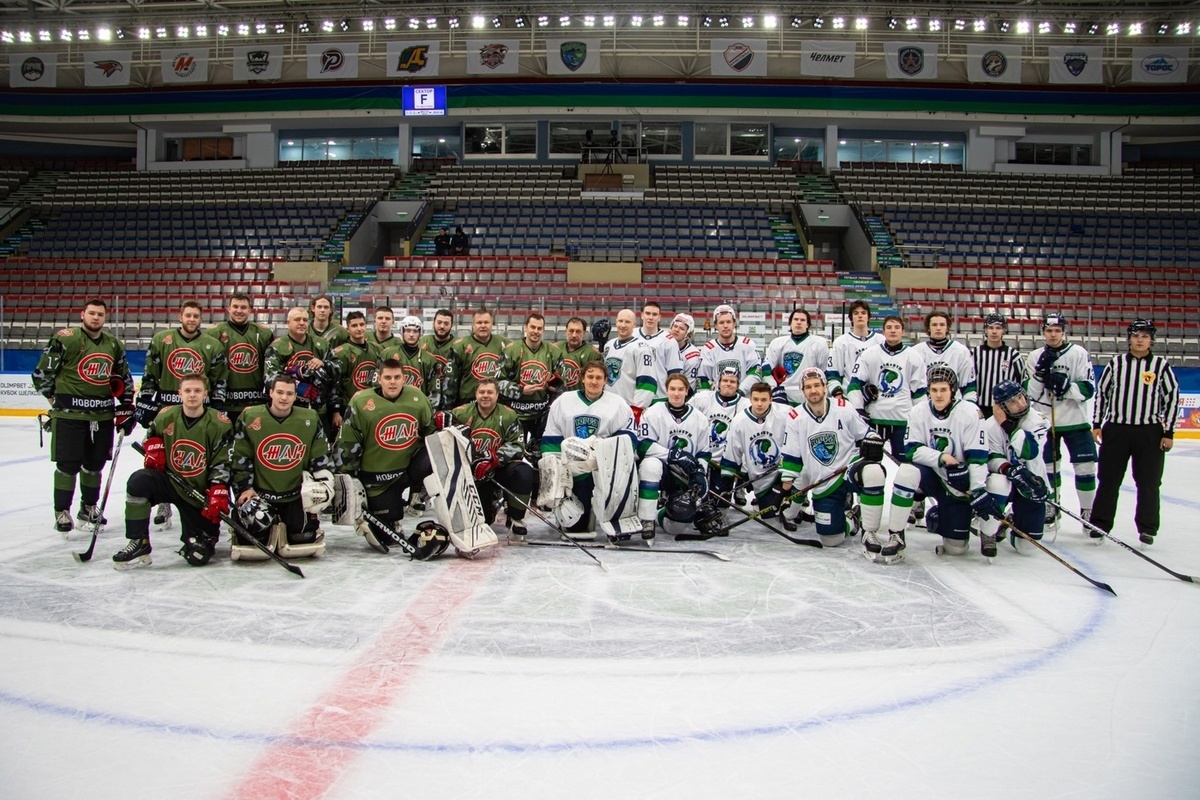 В Ханты-Мансийске прошел товарищеский матч хоккейного клуба «ДНР» и Югры