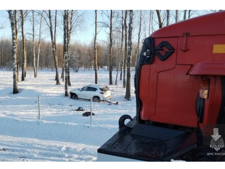 В Сафоновском районе Мазда столкнулась с отбойником
