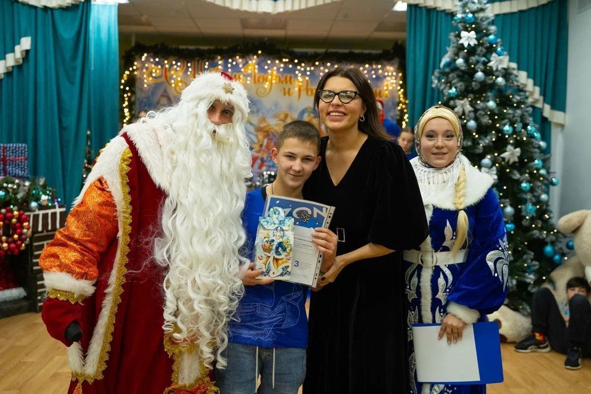 Более 40 воспитанников нижегородского детдома получили подарки с «Елки желаний»