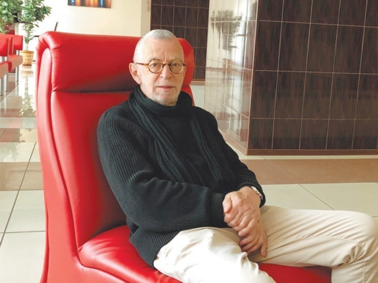 В Москве автомобиль сбил известного поэта Льва Рубинштейна