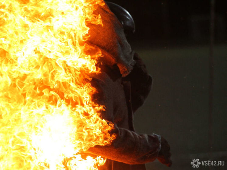 Около сотни возгораний ликвидировали пожарные Кузбасса в праздничные дни