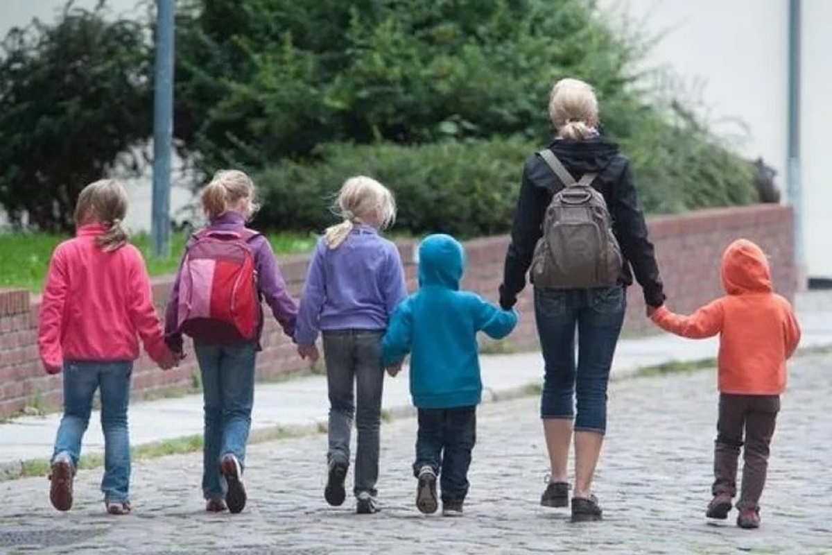 В 2023 году 53 осиротевших ребенка обрели в Костроме новых родителей