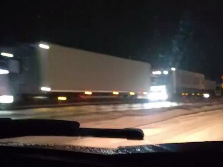 Движение на трассе М-4 «Дон», где образовалась огромная пробка, восстанавливается