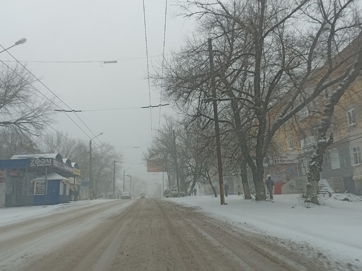 Почти полторы сотни дорожников устраняли последствия непогоды этой ночью в Донецке