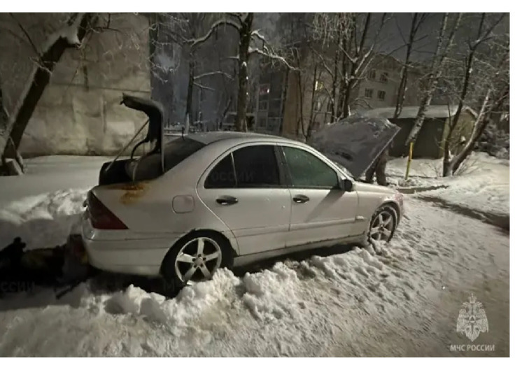 Вечером 8 января в Костроме горел, но не сгорел, автомобиль