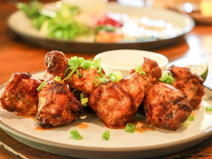 Эксперт объяснил, почему с полок магазинов в регионах исчезло мясо курицы