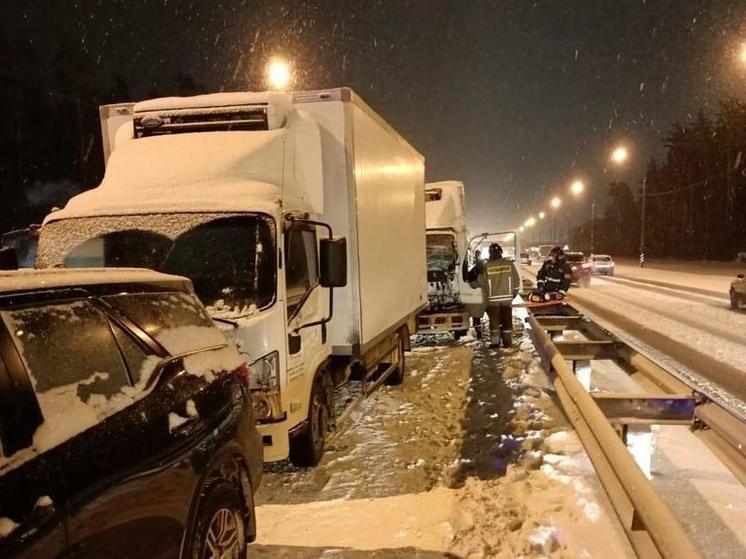 Спасатели деблокировали водителя в ДТП на Дмитровском шоссе