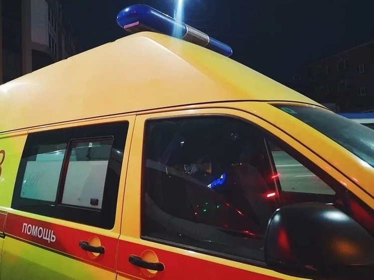 В Сочи мужчина застрял под припаркованным автомобилем