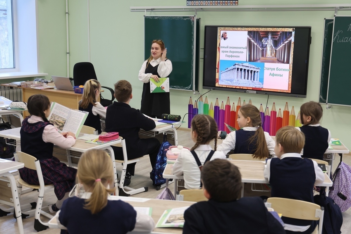 Ученики шестой гимназии Архангельска начали третью четверть в родных стенах