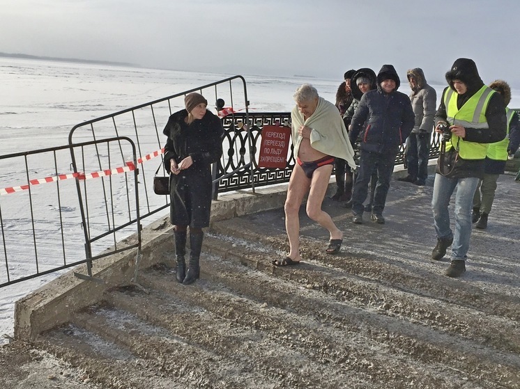 На Крещенские купания в Саратовской области будут дежурить спасатели и медики