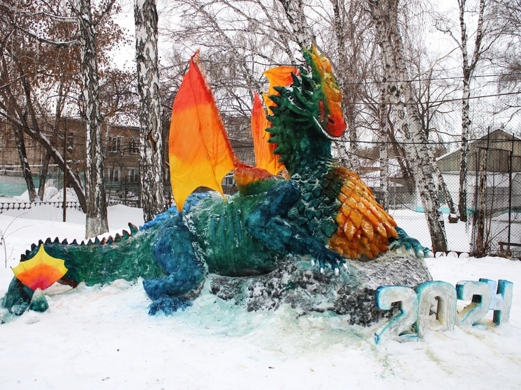 Вылепленный ими снежный дракон стал украшением конкурса, но на этом праздник не закончился