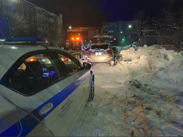 Восемь автомобилистов помешали ночной уборке снега в Петрозаводске