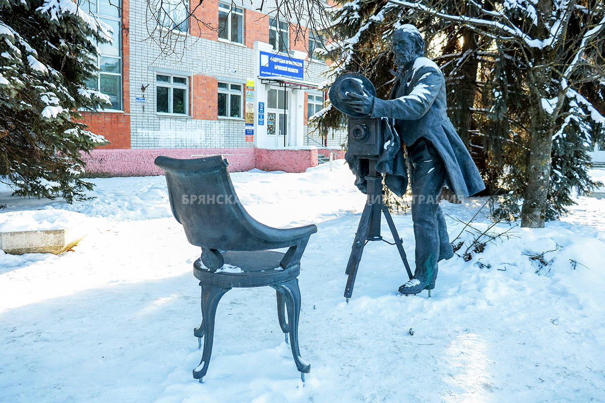 В Брянске поставили памятник фотографу XIX века