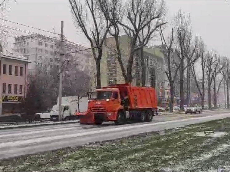 Спецтехника на улицах Ставрополя будет убирать снег всю ночь