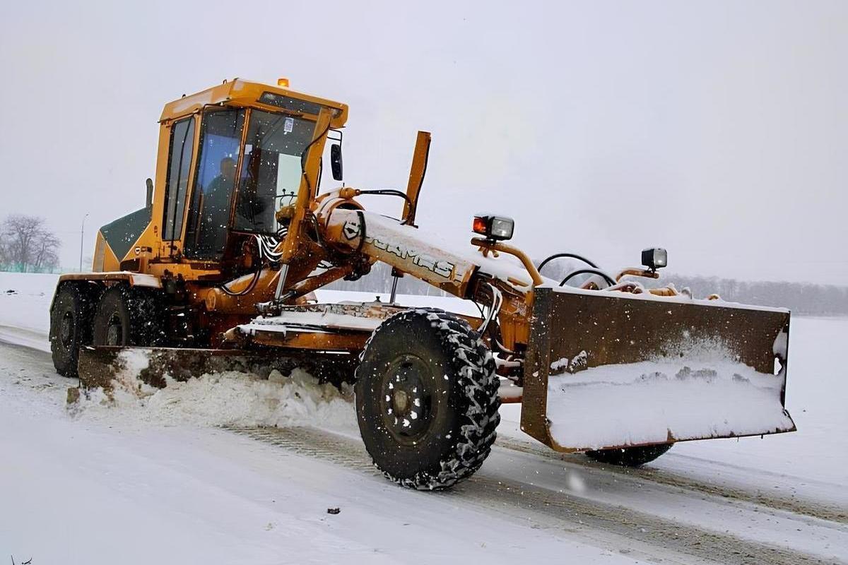 В Краснодарском крае 270 единиц спецтехники очищают региональные дороги от снега