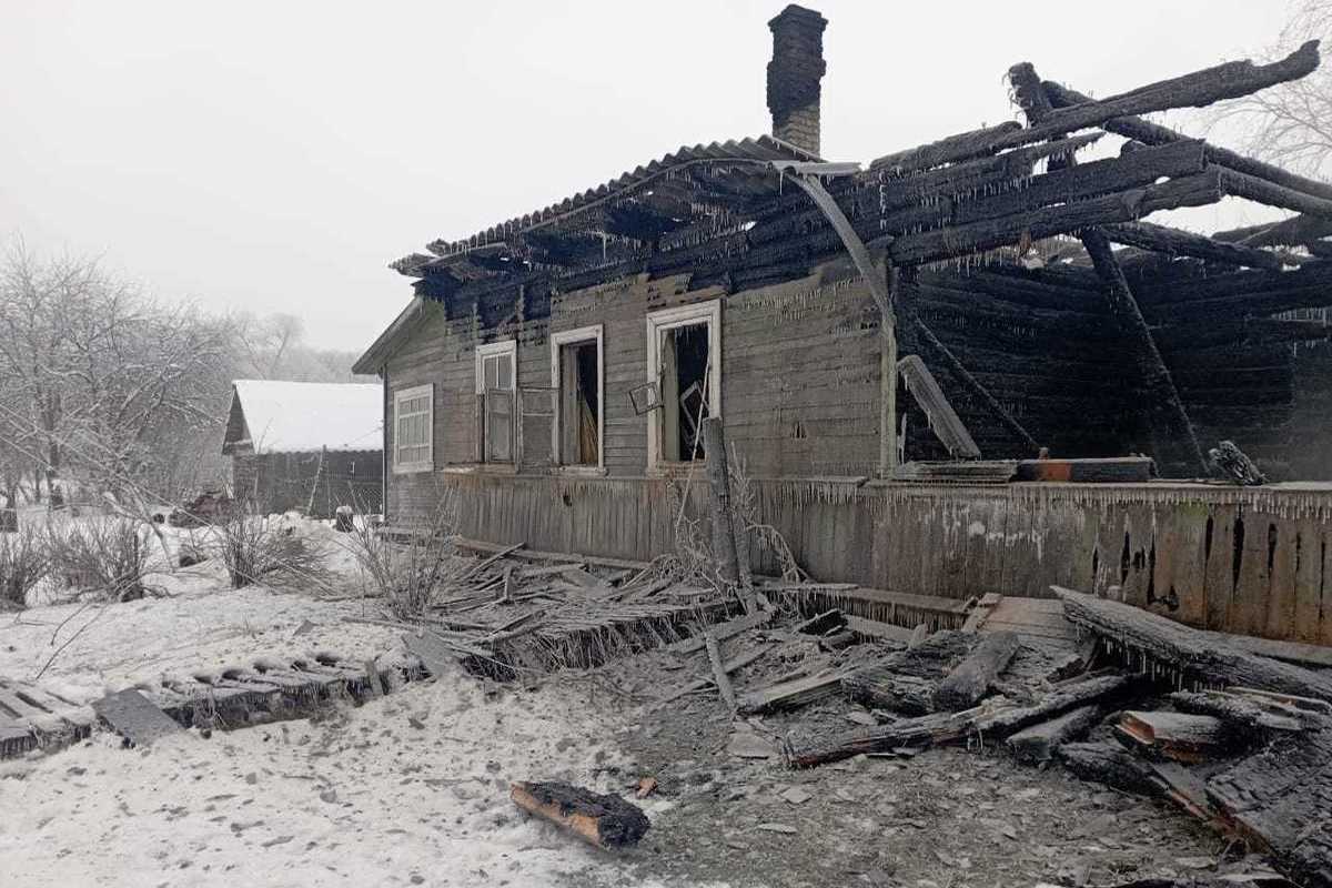 Следователи проводят проверку по факту гибели пенсионерки на пожаре в Дновском районе